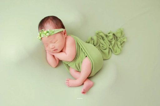 沅江宝宝趴着睡是积食吗